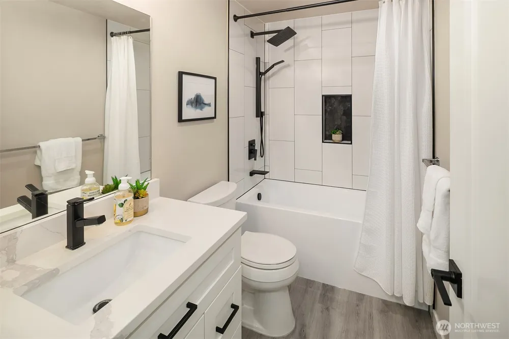 206 Mountain Park Boulevard SW #D203 Issaquah, WA 98027