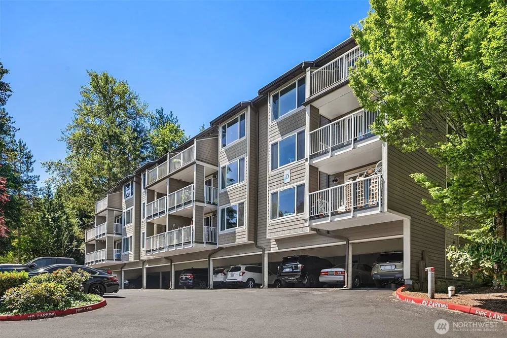 206 Mountain Park Boulevard SW #D203 Issaquah, WA 98027