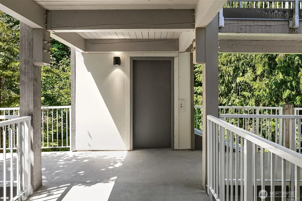 206 Mountain Park Boulevard SW #D203 Issaquah, WA 98027