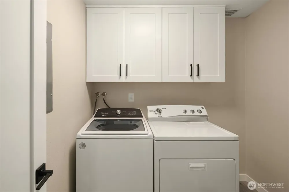 206 Mountain Park Boulevard SW #D203 Issaquah, WA 98027