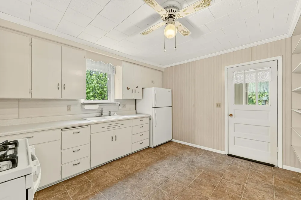 309 E Main Street Dodge Center, MN 55927