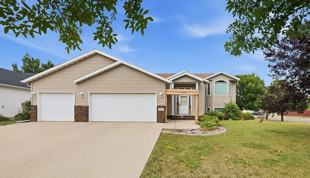 1502 Baywood Drive West Fargo, ND 58078