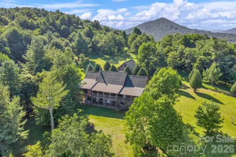 525 Schoolhouse Ridge