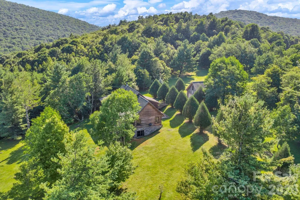 525 Schoolhouse Ridge Boone, NC 28607