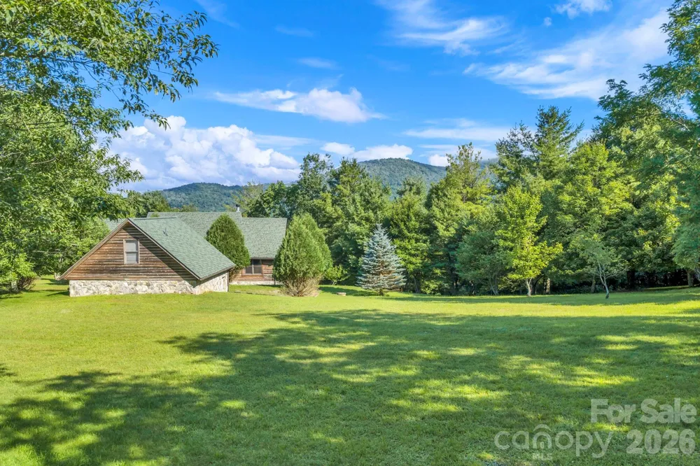 525 Schoolhouse Ridge Boone, NC 28607