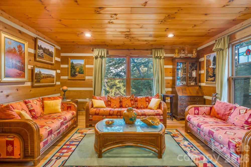 525 Schoolhouse Ridge Boone, NC 28607