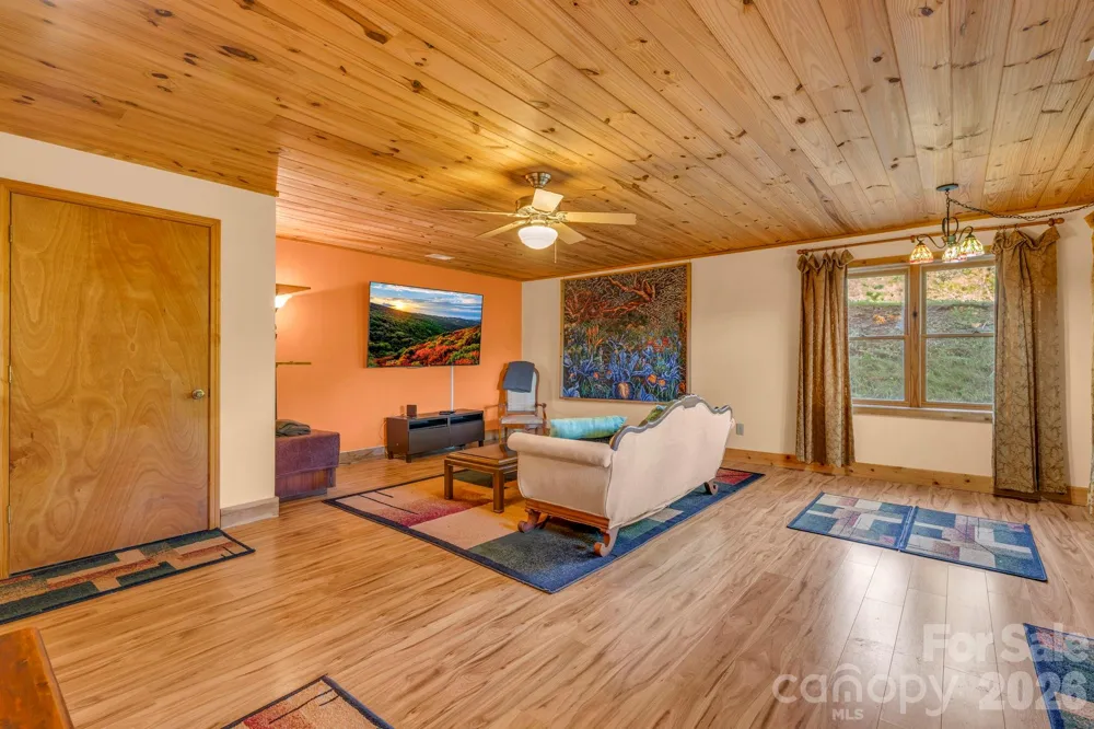 525 Schoolhouse Ridge Boone, NC 28607