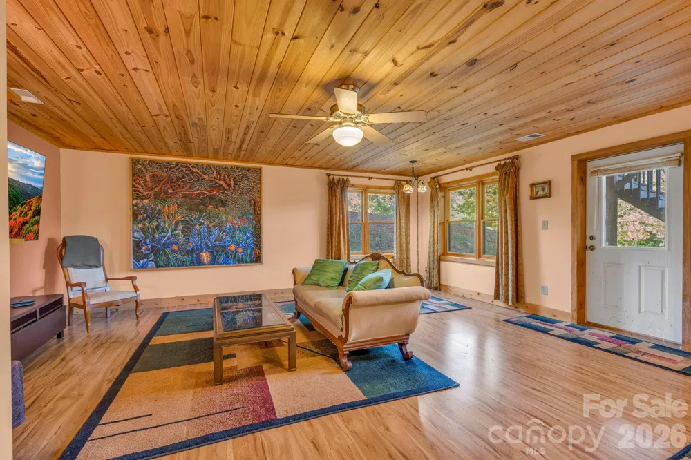 525 Schoolhouse Ridge Boone, NC 28607