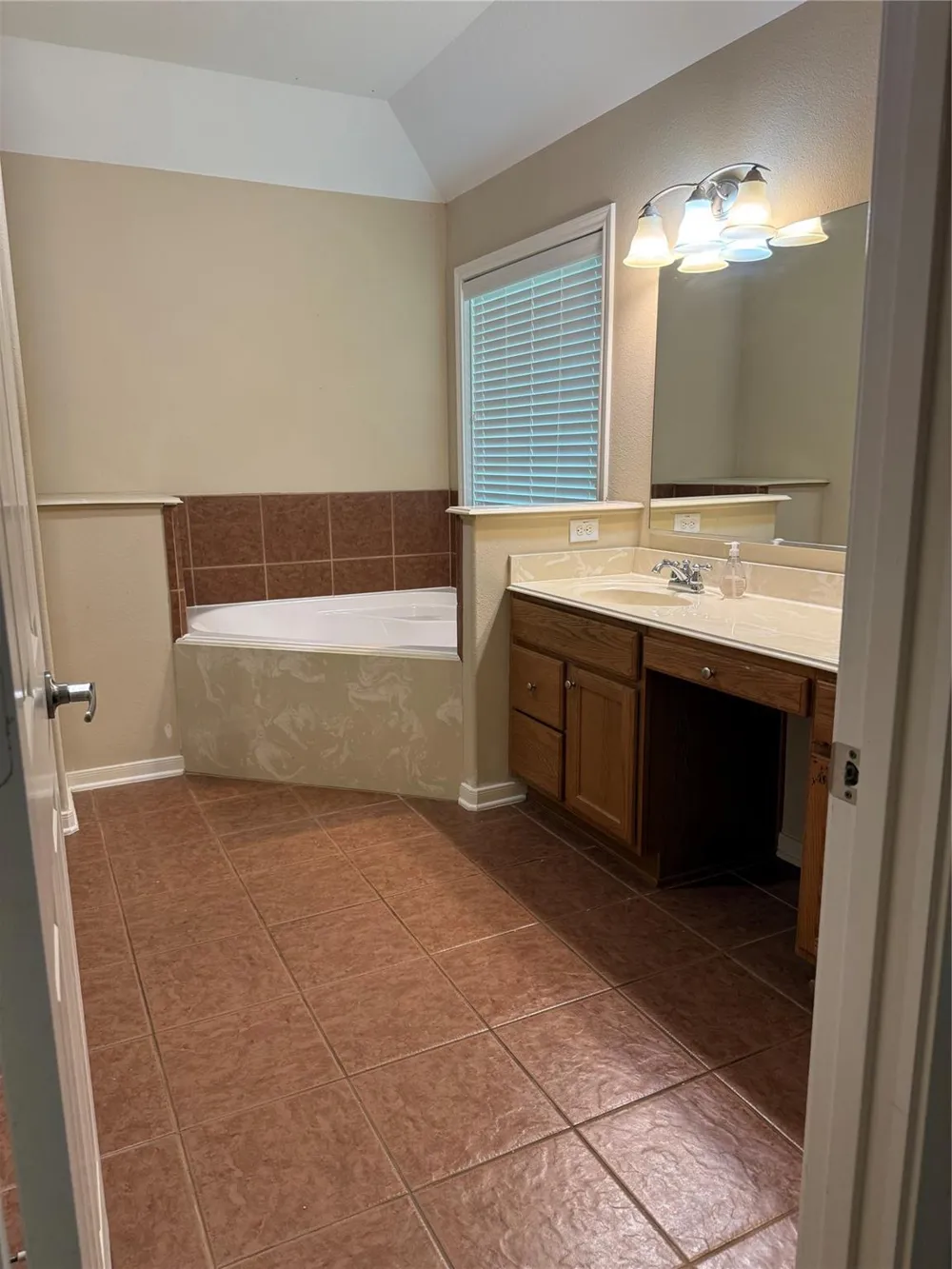 69 Hill Avenue Shepherd, TX 77371