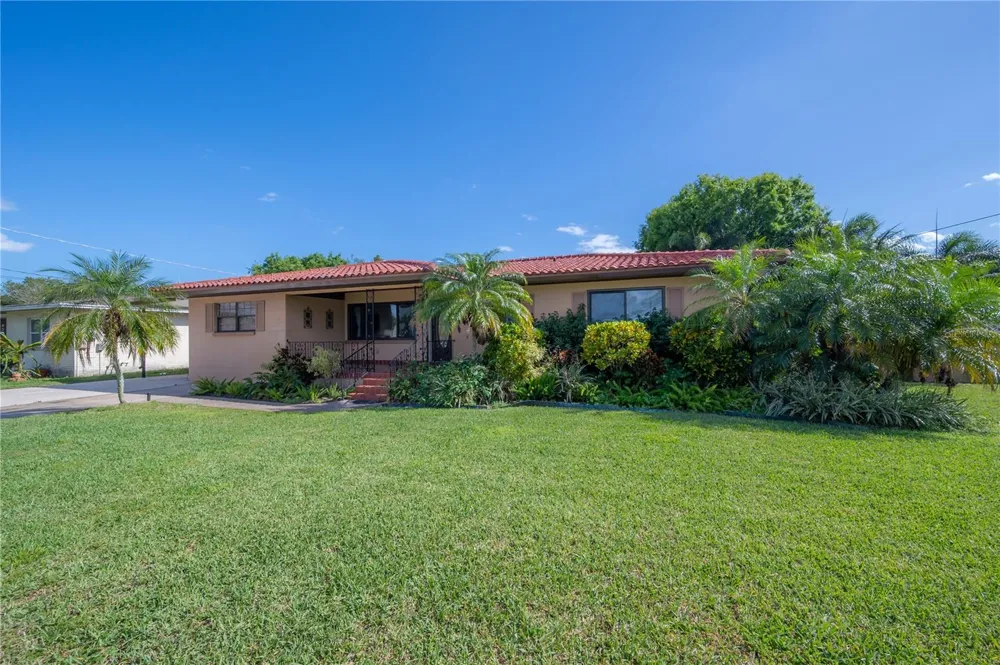 2916 W COLLINS STREET Tampa, FL 33607