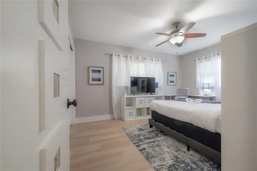 2916 W COLLINS STREET Tampa, FL 33607