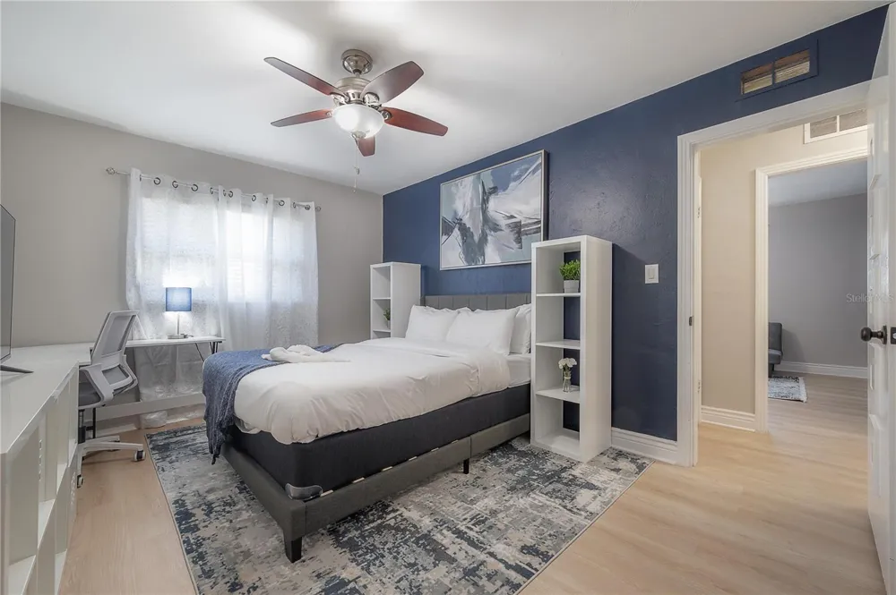 2916 W COLLINS STREET Tampa, FL 33607