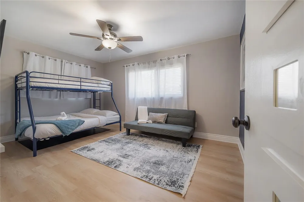 2916 W COLLINS STREET Tampa, FL 33607