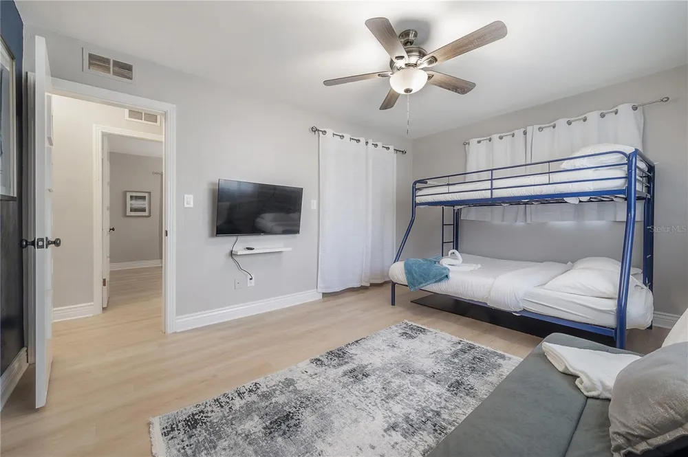 2916 W COLLINS STREET Tampa, FL 33607