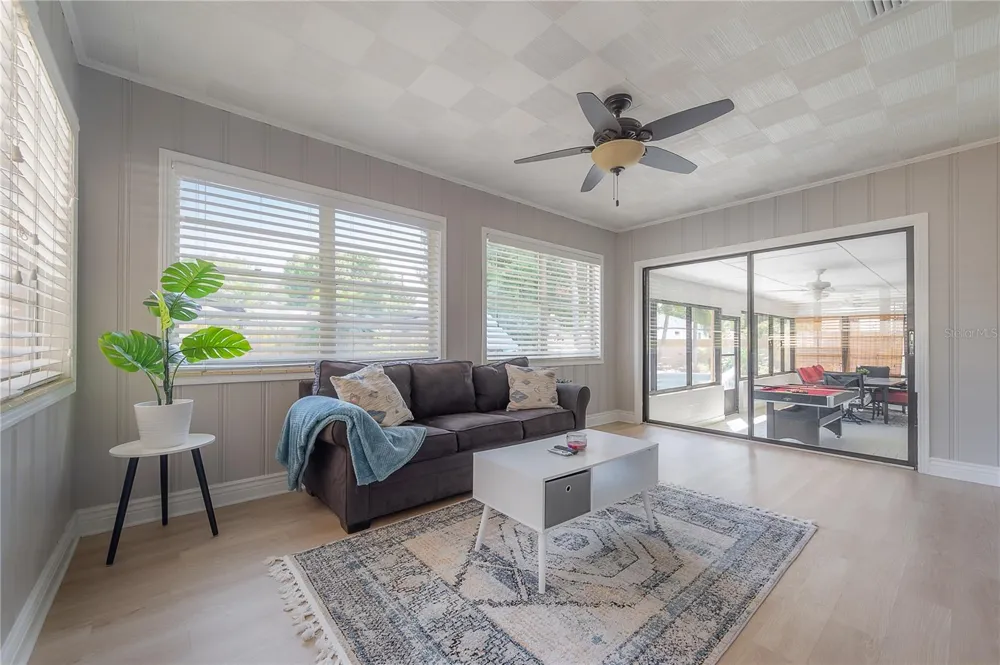 2916 W COLLINS STREET Tampa, FL 33607