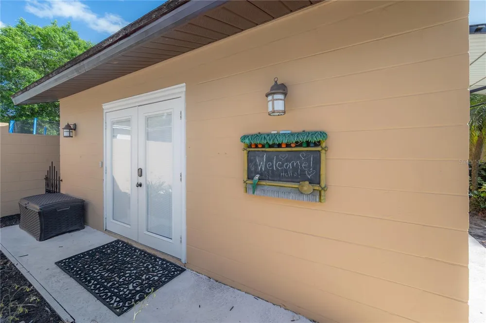 2916 W COLLINS STREET Tampa, FL 33607