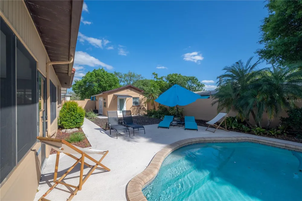2916 W COLLINS STREET Tampa, FL 33607