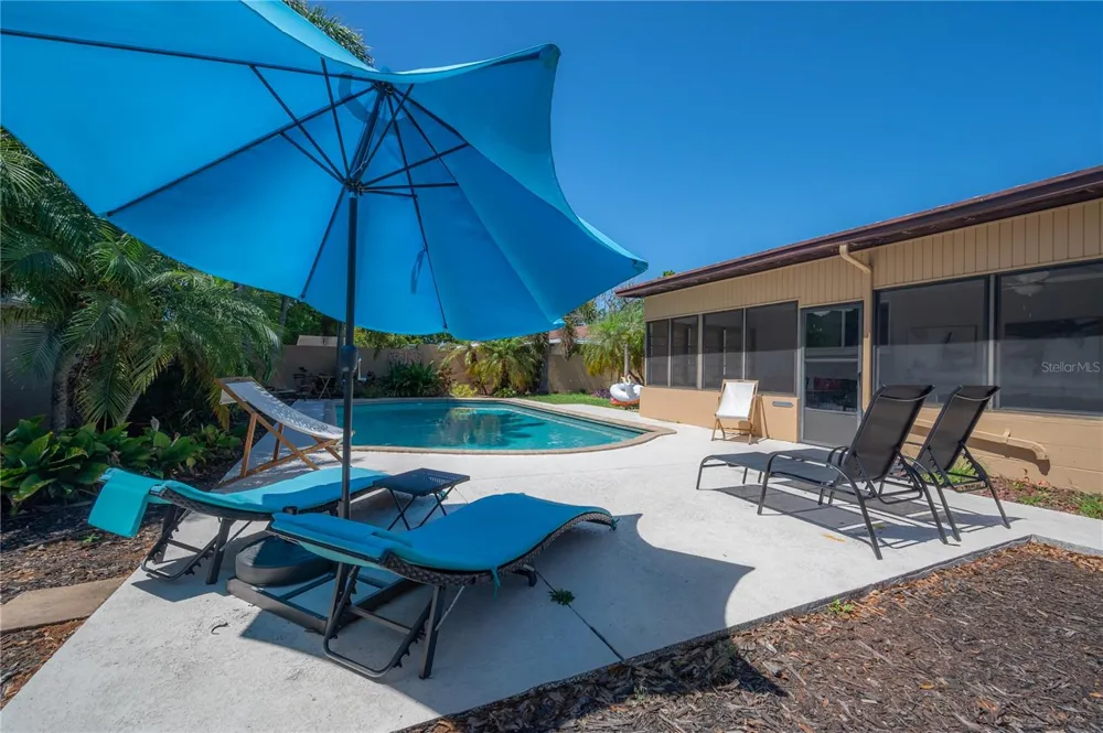 2916 W COLLINS STREET Tampa, FL 33607