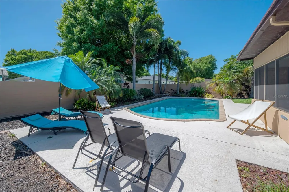 2916 W COLLINS STREET Tampa, FL 33607