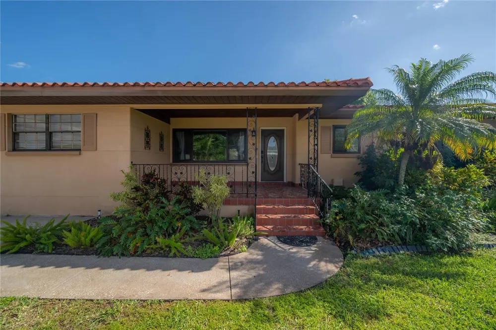 2916 W COLLINS STREET Tampa, FL 33607