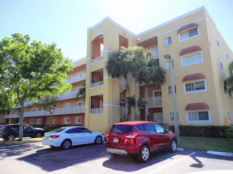 4723 LUCERNE LAKES BOULEVARD E #633