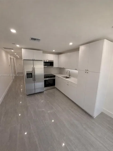 607 NW 8th Ave