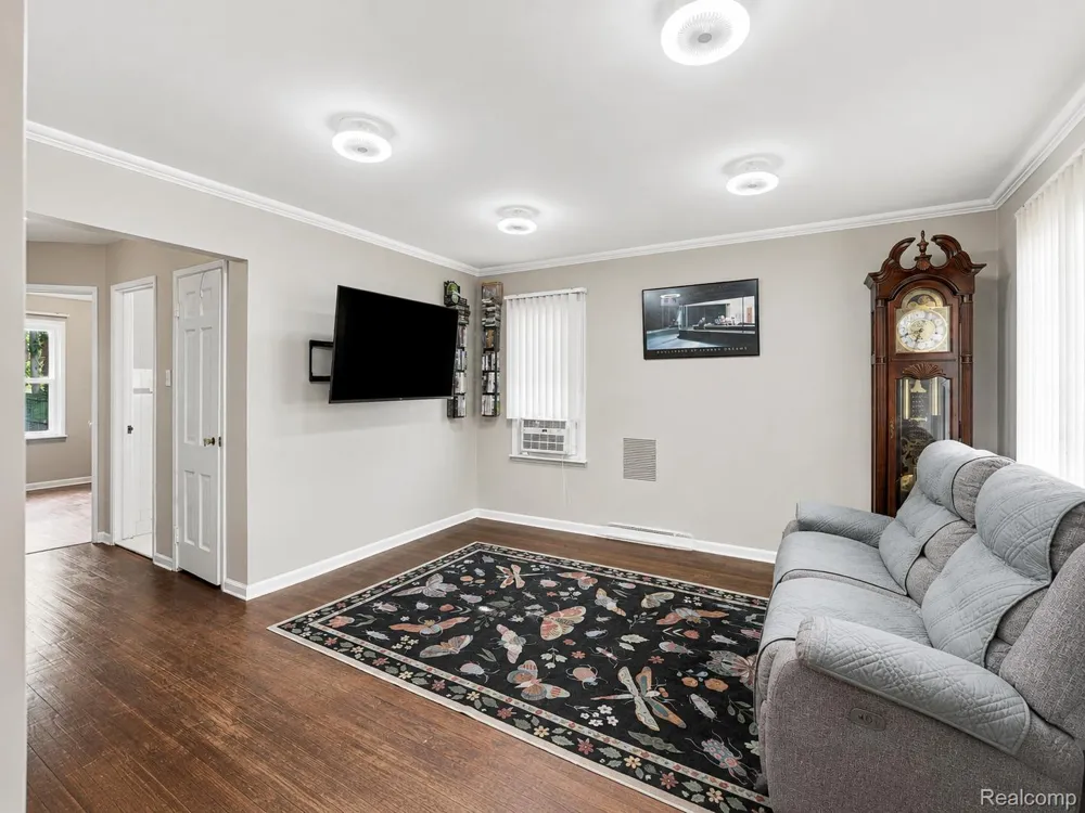 2400 Guthrie Avenue Royal Oak City, MI 48067