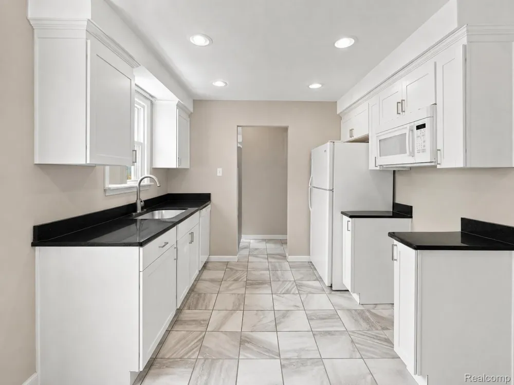 2400 Guthrie Avenue Royal Oak City, MI 48067