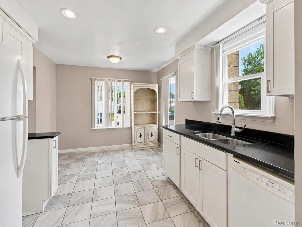 2400 Guthrie Avenue Royal Oak City, MI 48067