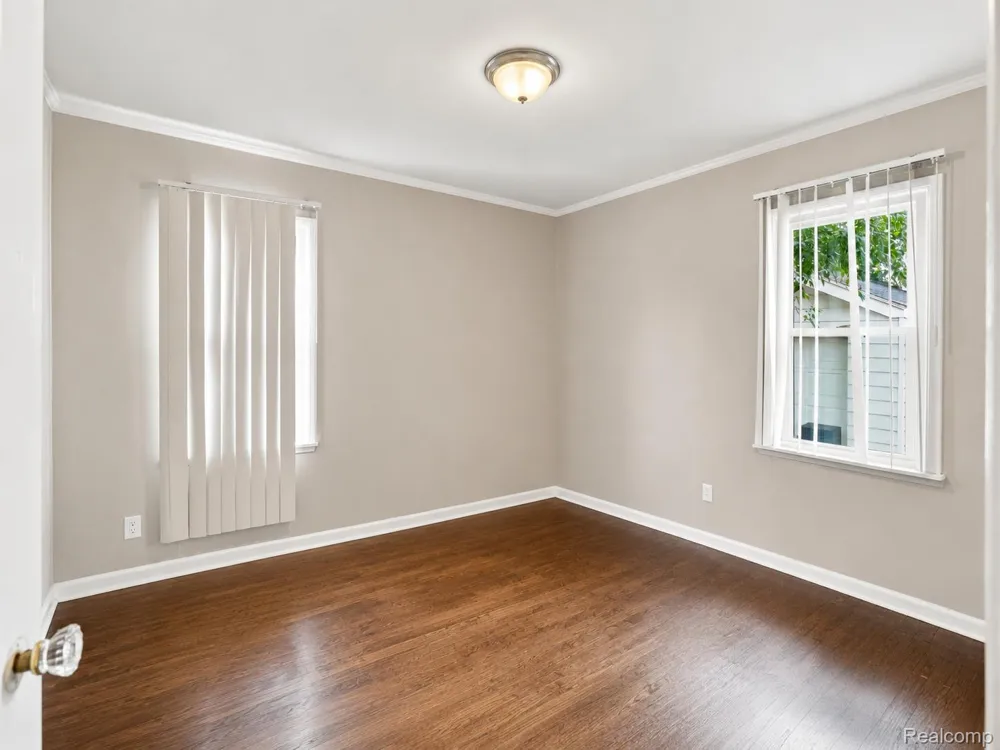 2400 Guthrie Avenue Royal Oak City, MI 48067