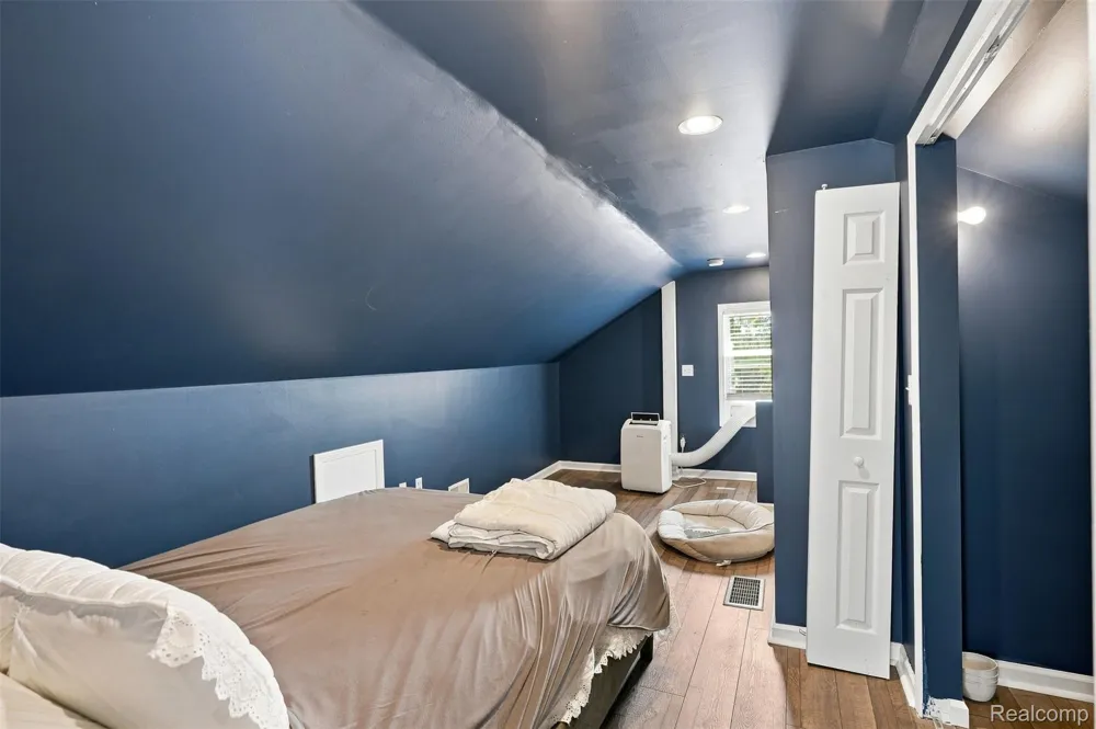 2400 Guthrie Avenue Royal Oak City, MI 48067