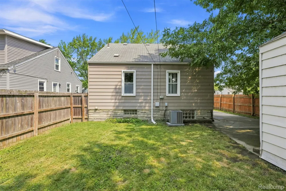 2400 Guthrie Avenue Royal Oak City, MI 48067