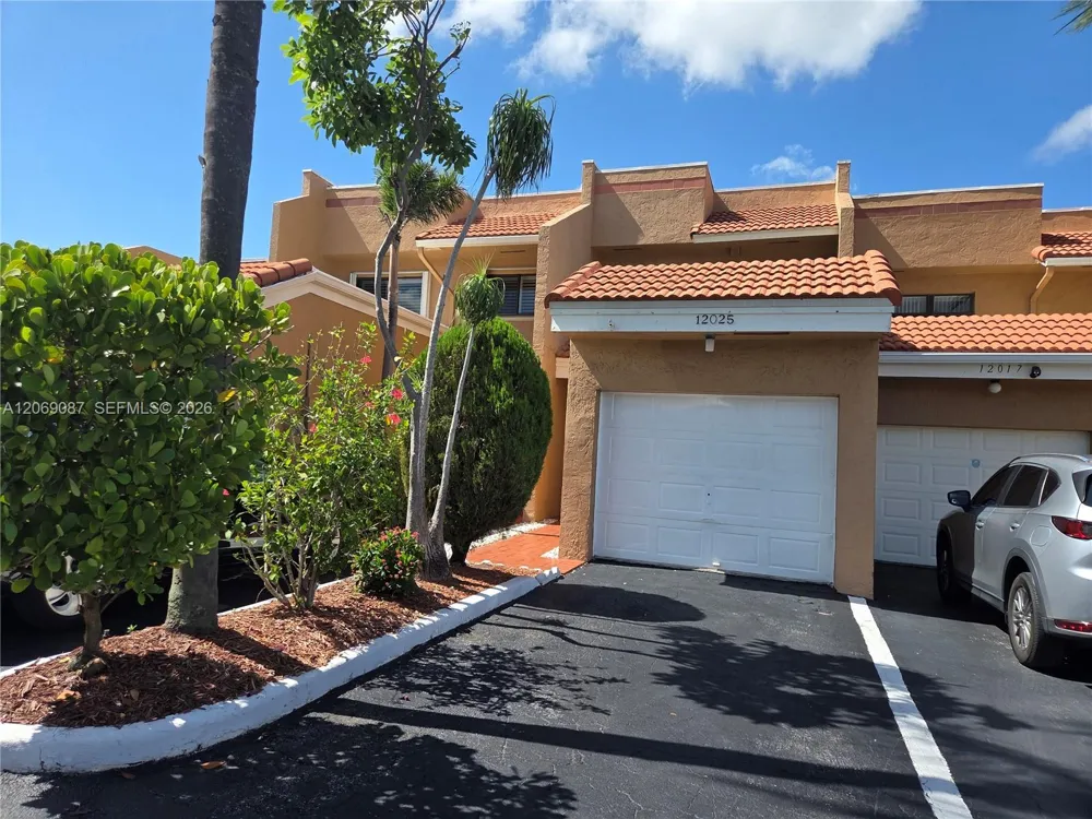 12025 S Las Palmas Dr #12025 Pembroke Pines, FL 33025