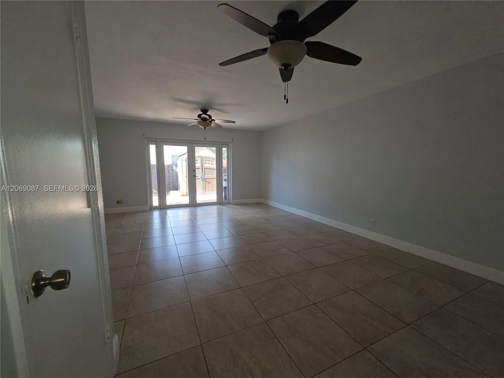 12025 S Las Palmas Dr #12025 Pembroke Pines, FL 33025