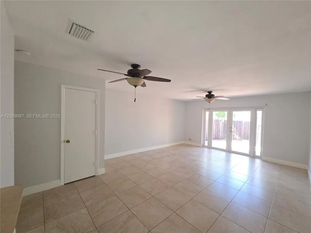 12025 S Las Palmas Dr #12025 Pembroke Pines, FL 33025