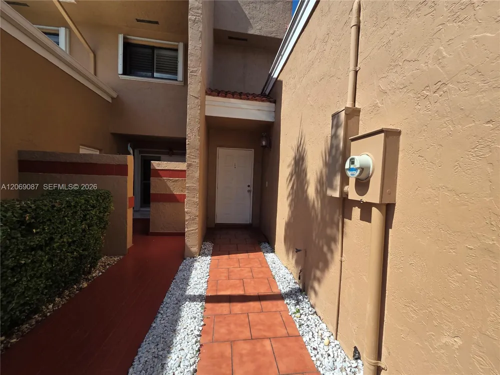 12025 S Las Palmas Dr #12025 Pembroke Pines, FL 33025