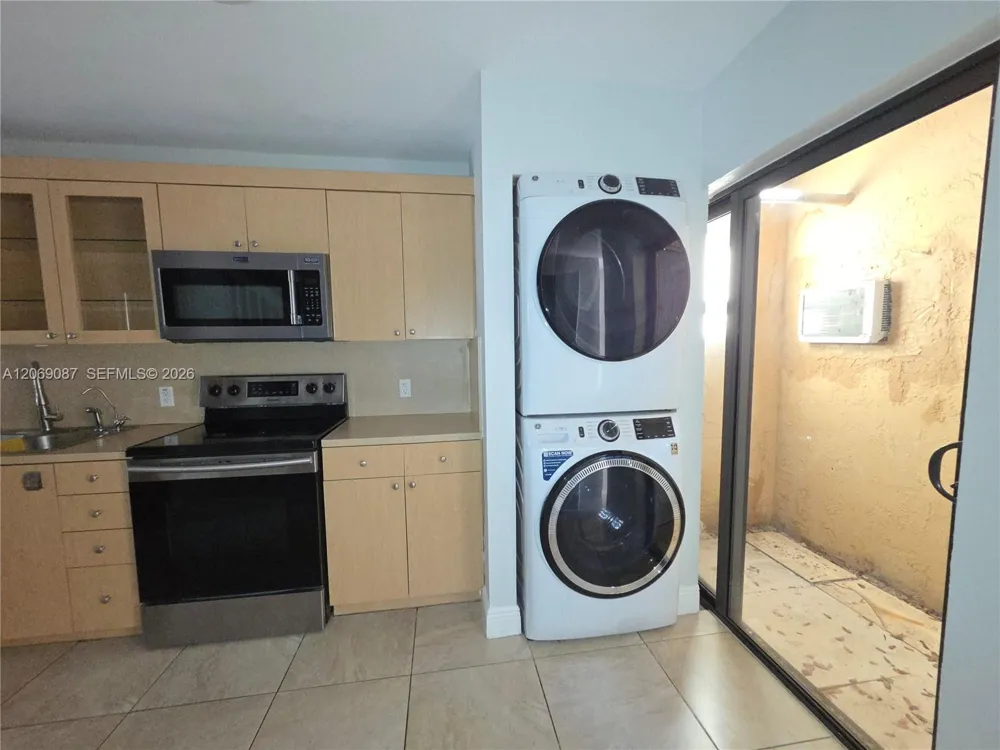 12025 S Las Palmas Dr #12025 Pembroke Pines, FL 33025