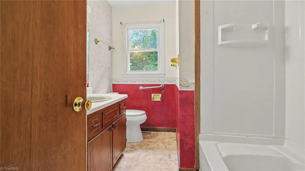 132 Cedarwood Drive Eden, NC 27288