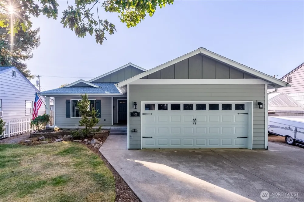 527 26th Avenue Longview, WA 98632