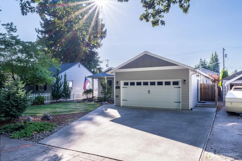 527 26th Avenue Longview, WA 98632