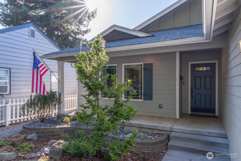 527 26th Avenue Longview, WA 98632