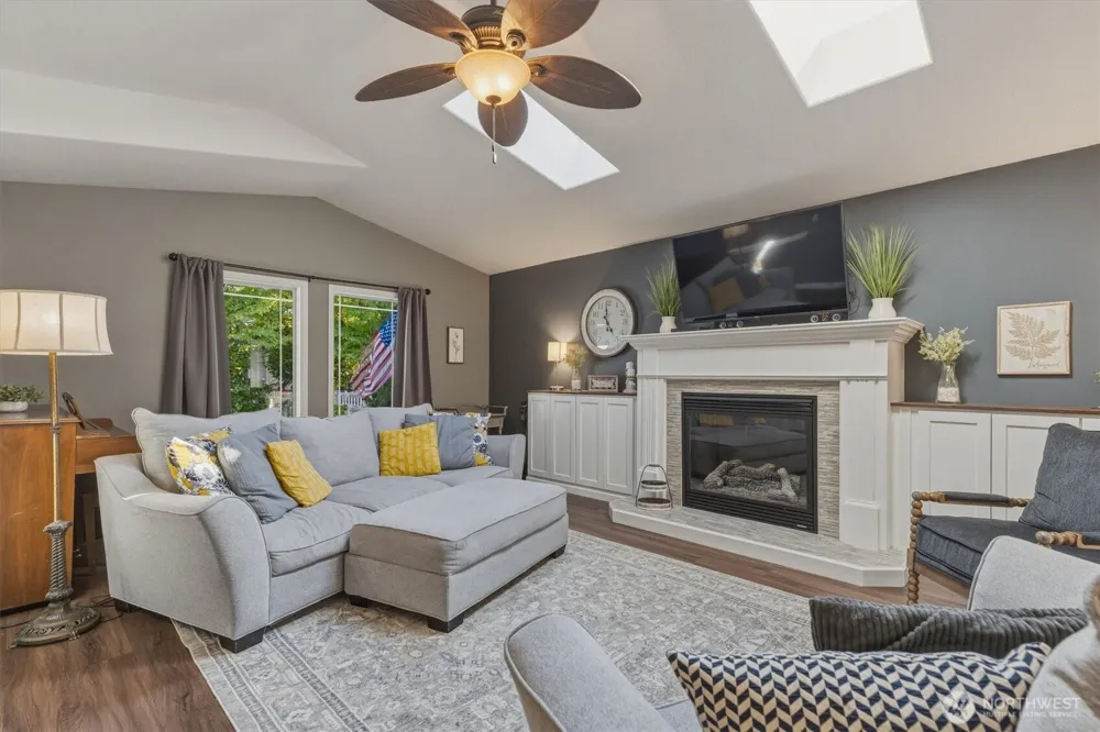 527 26th Avenue Longview, WA 98632
