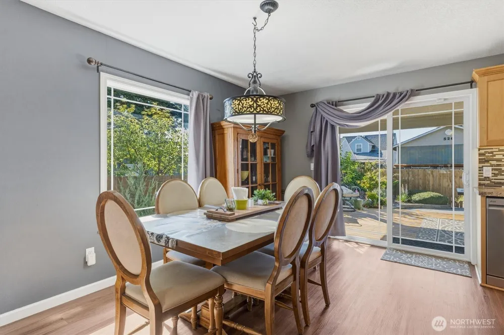 527 26th Avenue Longview, WA 98632