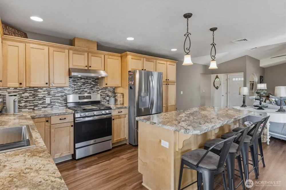 527 26th Avenue Longview, WA 98632
