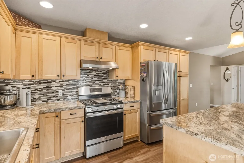527 26th Avenue Longview, WA 98632