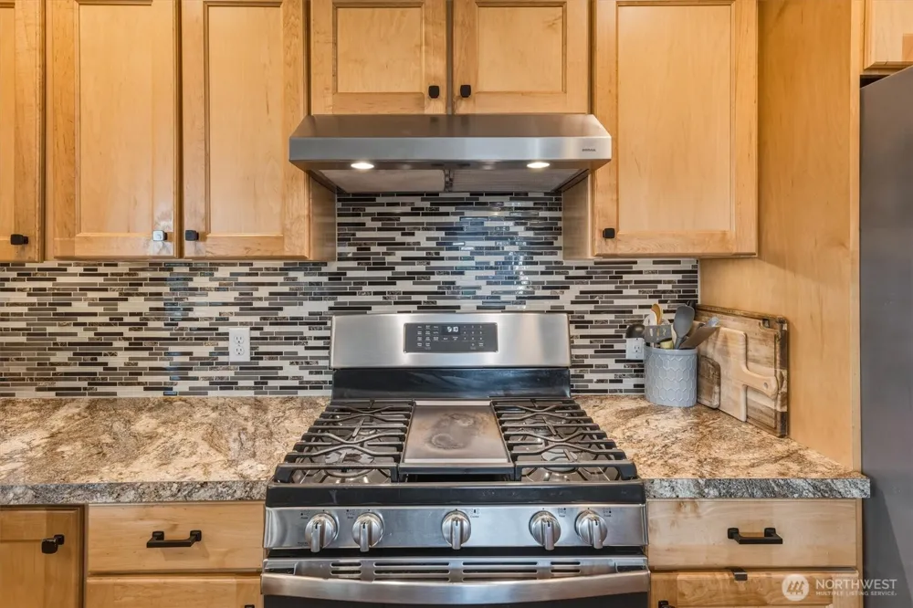 527 26th Avenue Longview, WA 98632