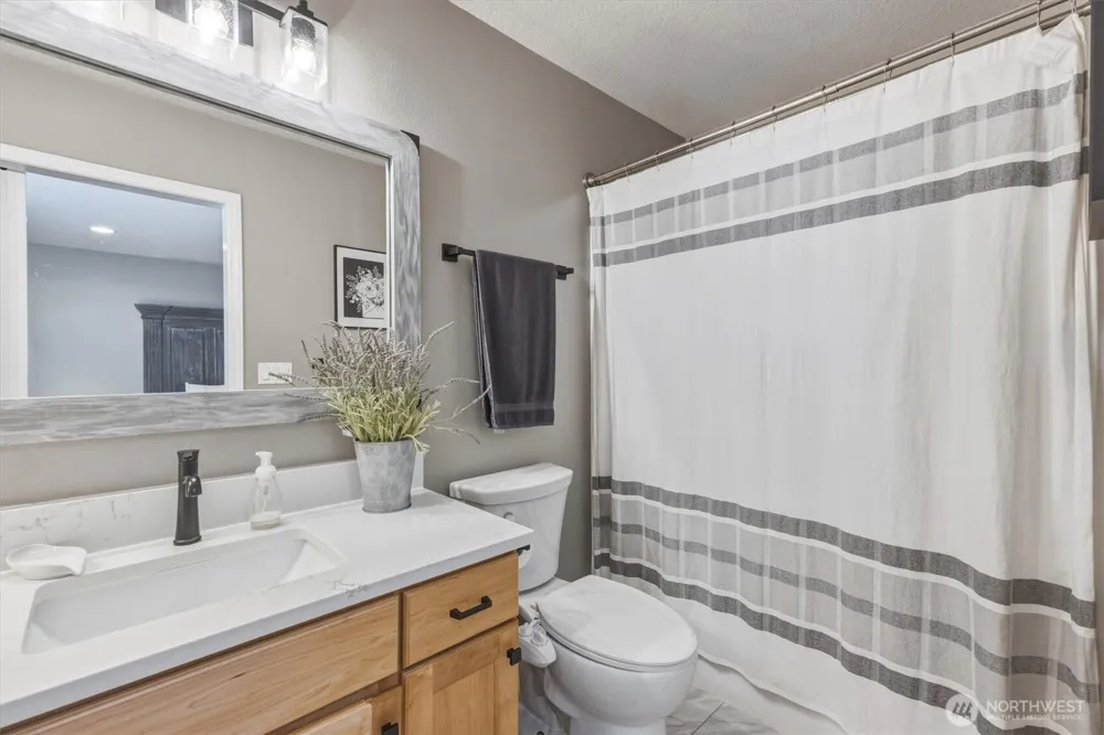 527 26th Avenue Longview, WA 98632