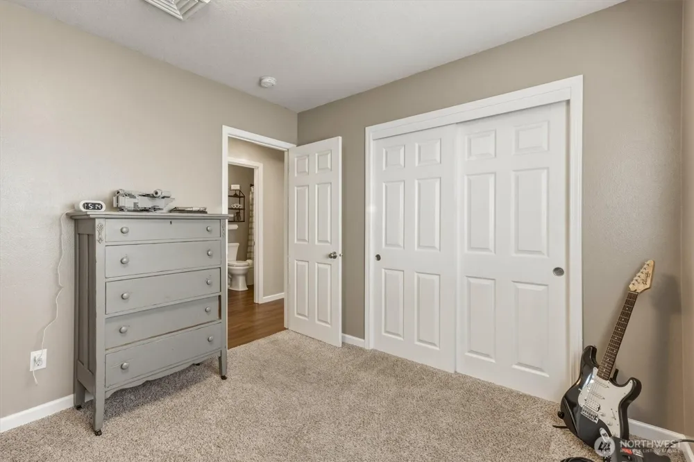 527 26th Avenue Longview, WA 98632