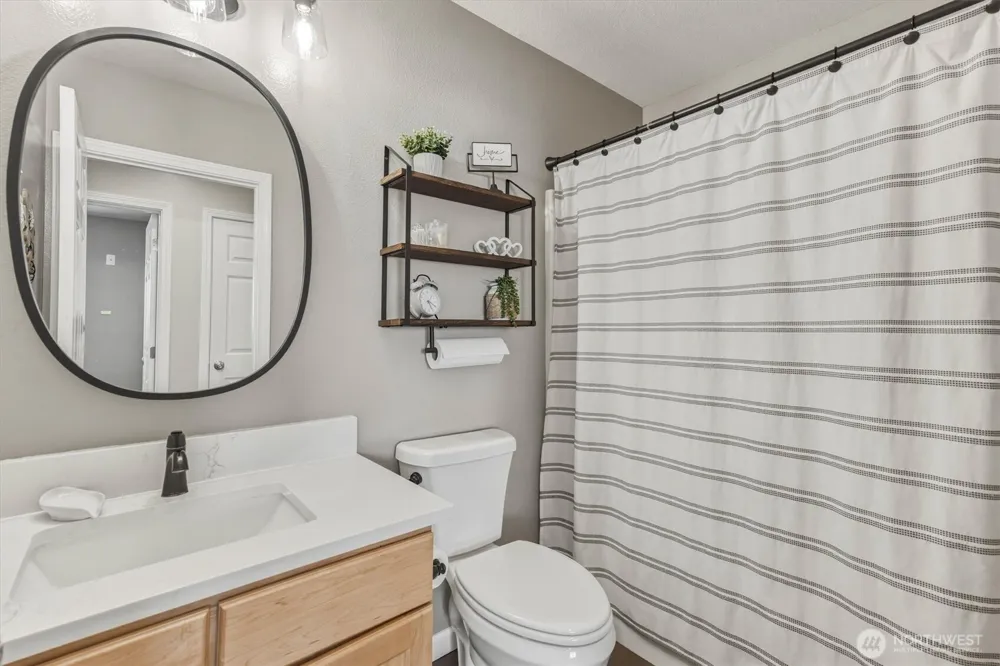 527 26th Avenue Longview, WA 98632