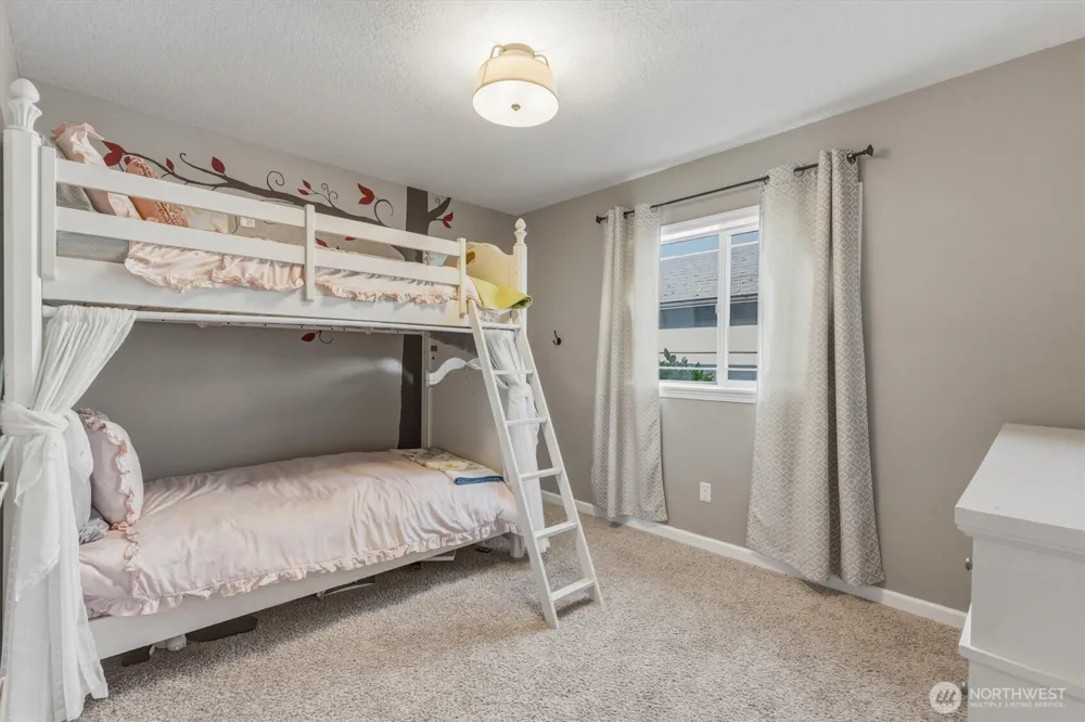 527 26th Avenue Longview, WA 98632